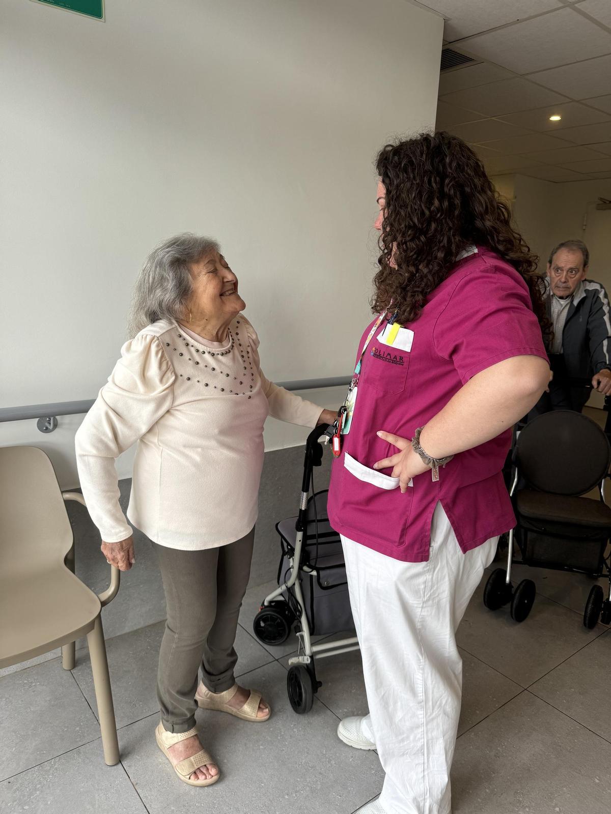 Las residencias de personas mayores Solimar crean hogares articulados en tres pilares: familia, profesionales y entorno social.