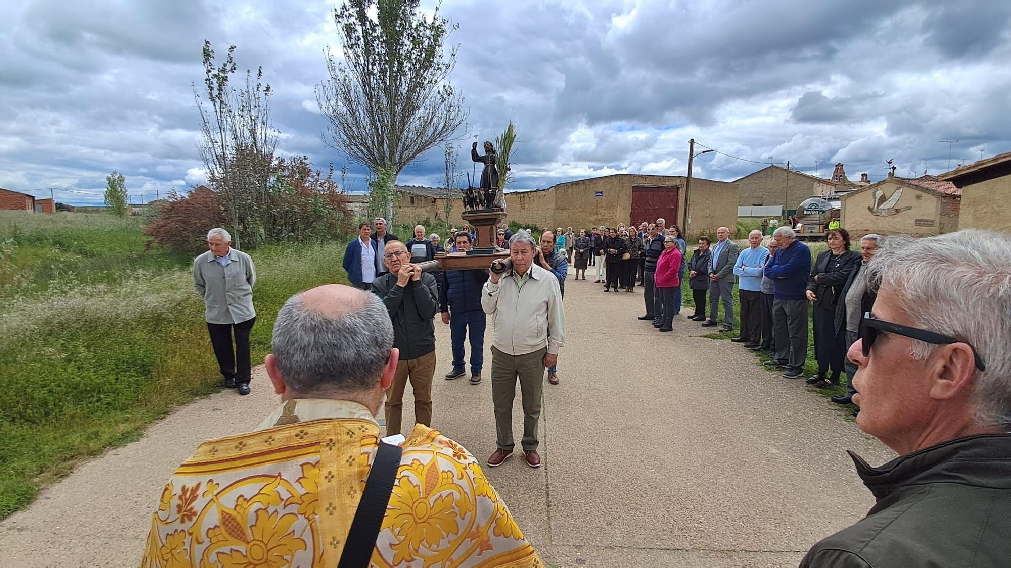 GALERÍA | Villafáfila despide las fiestas de San Isidro con un taller de papiroflexia
