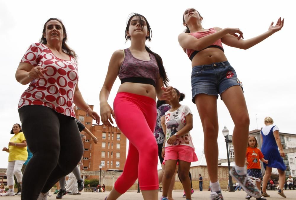 Clase de zumba al aire libre en Gijón