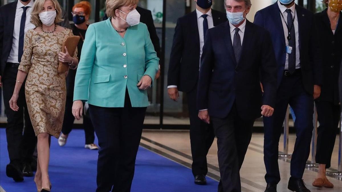 Merkel y Sassoli, al llegar al Parlamento Europeo en Bruselas.