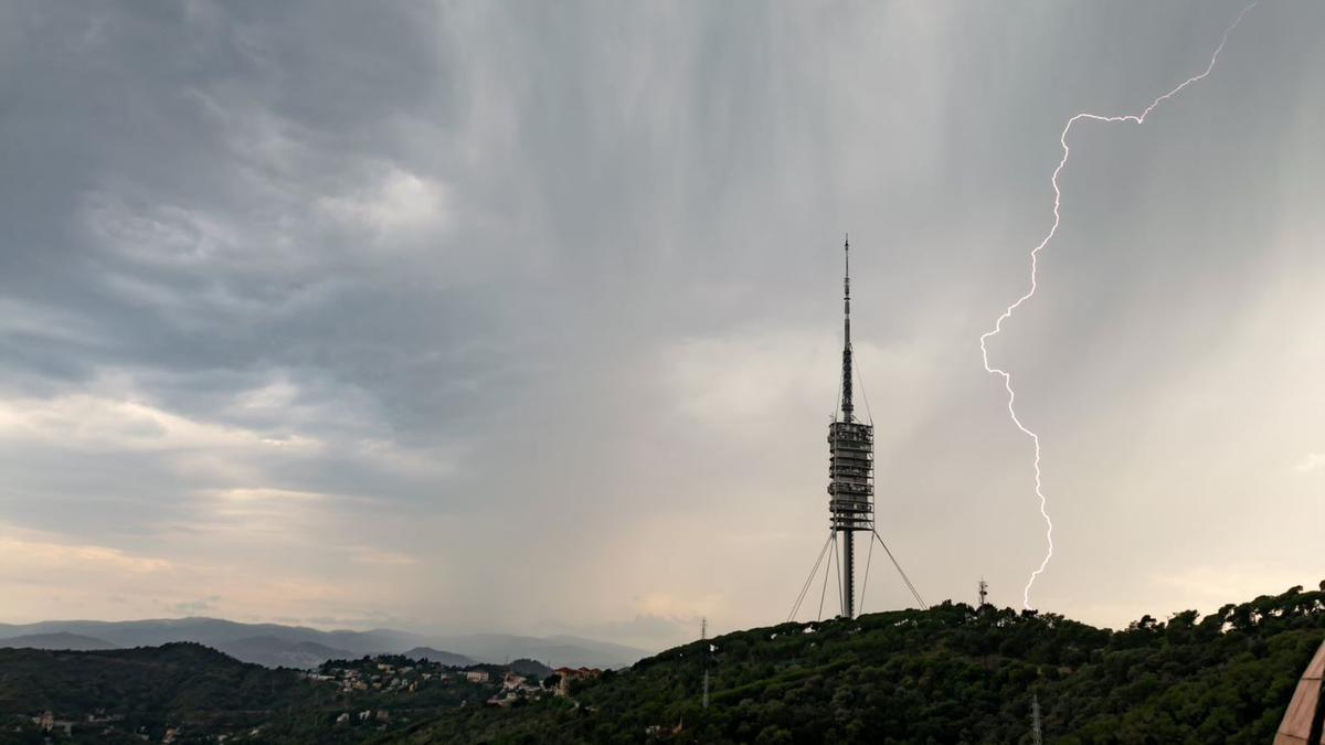 Catalunya rep la descàrrega de 7.529 llamps durant les tempestes d’aquesta nit