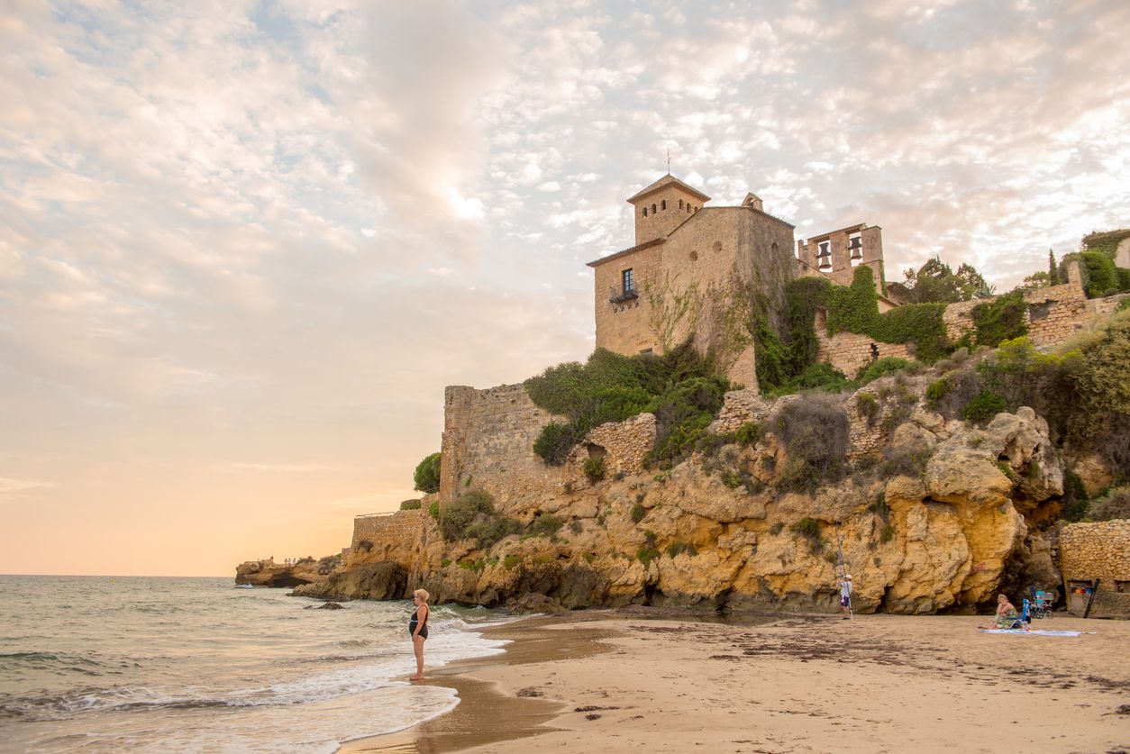 Castillo de Tamarit desde la playa