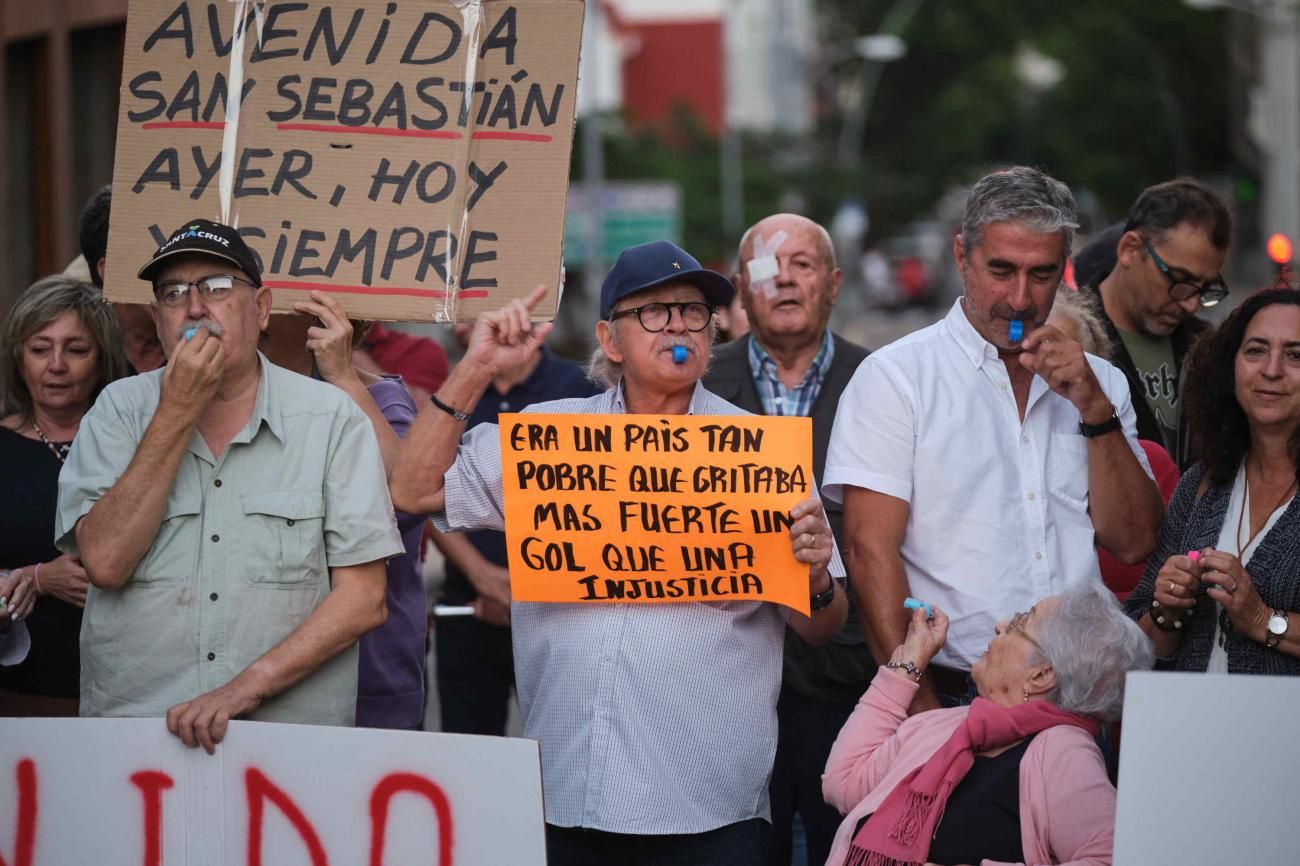 Movilización de los vecinos de San Sebastián contra el cambio de nombre de la avenida