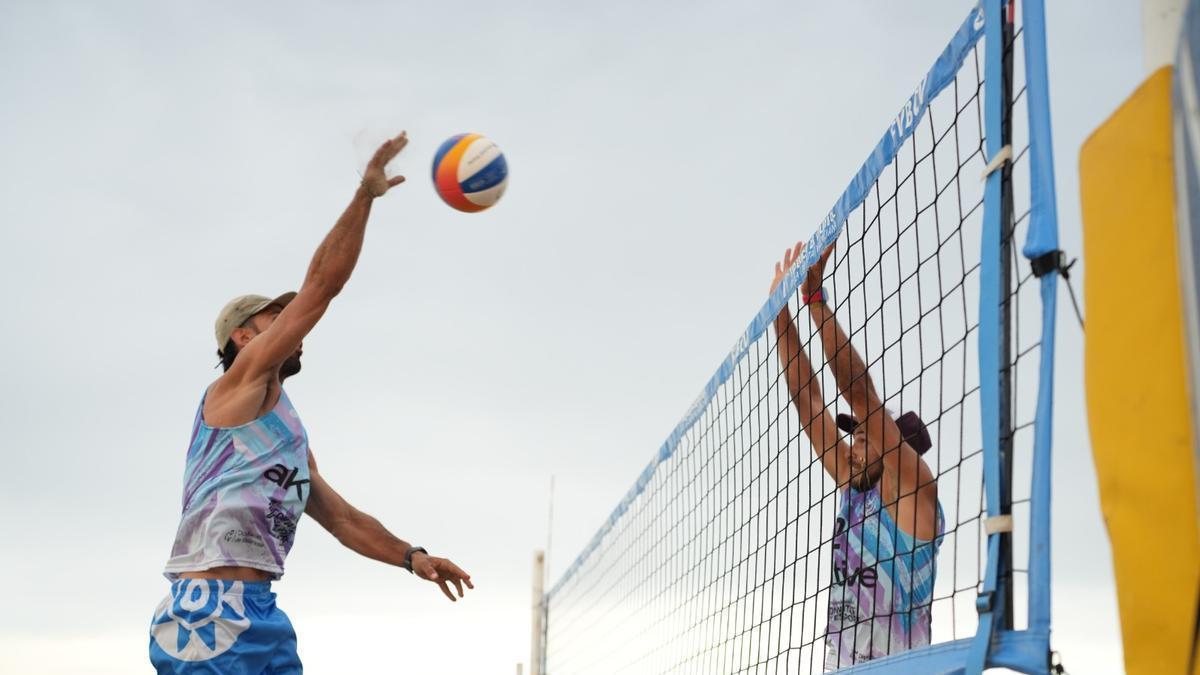 Voley playa en Canet.