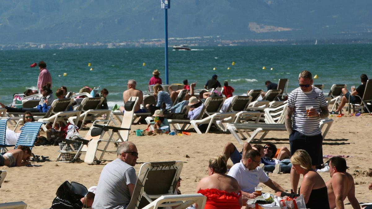 Exceltur defiende que la presión en destinos turísticos se debe al aumento de la población