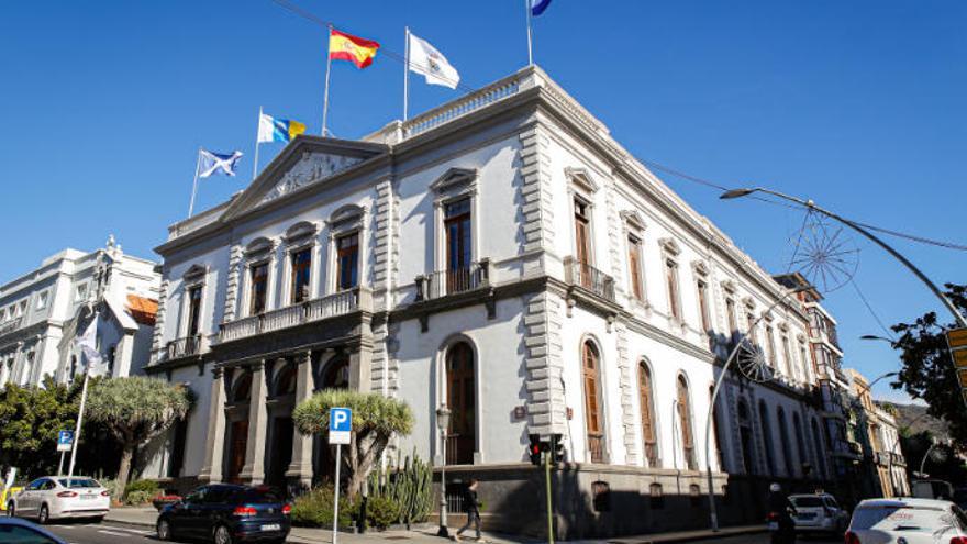Fachada del Ayuntamiento de Santa Cruz .