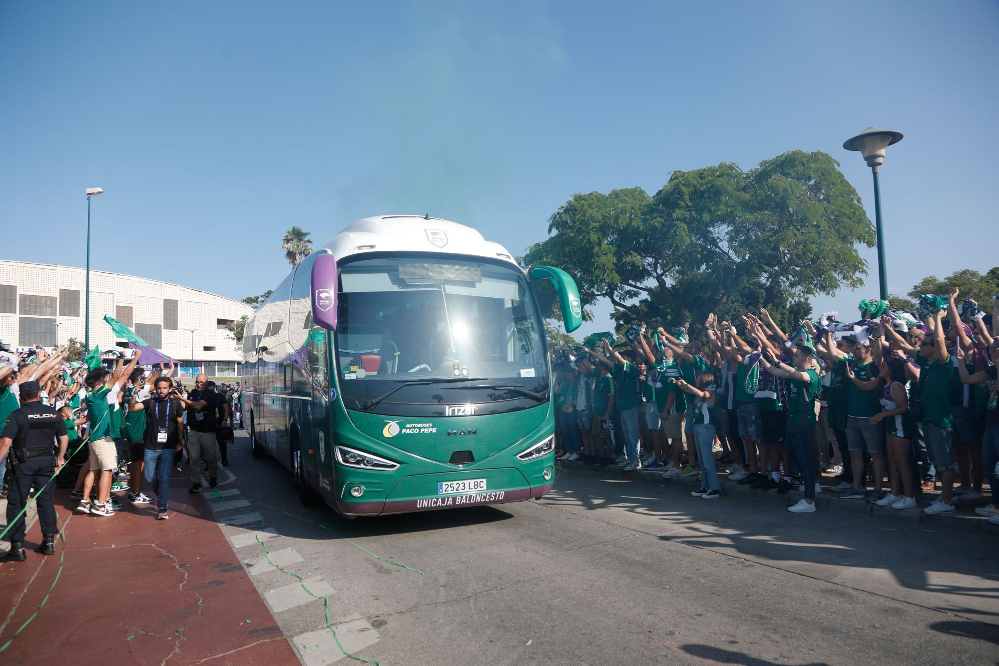 El recibimiento al Unicaja para la Final Four de la BCL, en imágenes