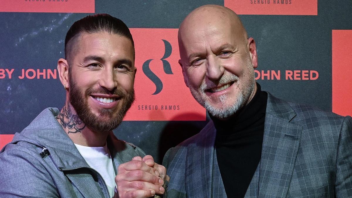 Rainer Schaller, junto al futbolista Sergio Ramos.