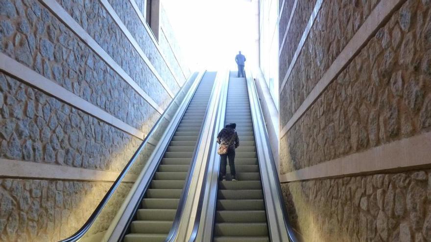 Seis turistas heridos tras una caída múltiple en unas escaleras mecánicas de Toledo