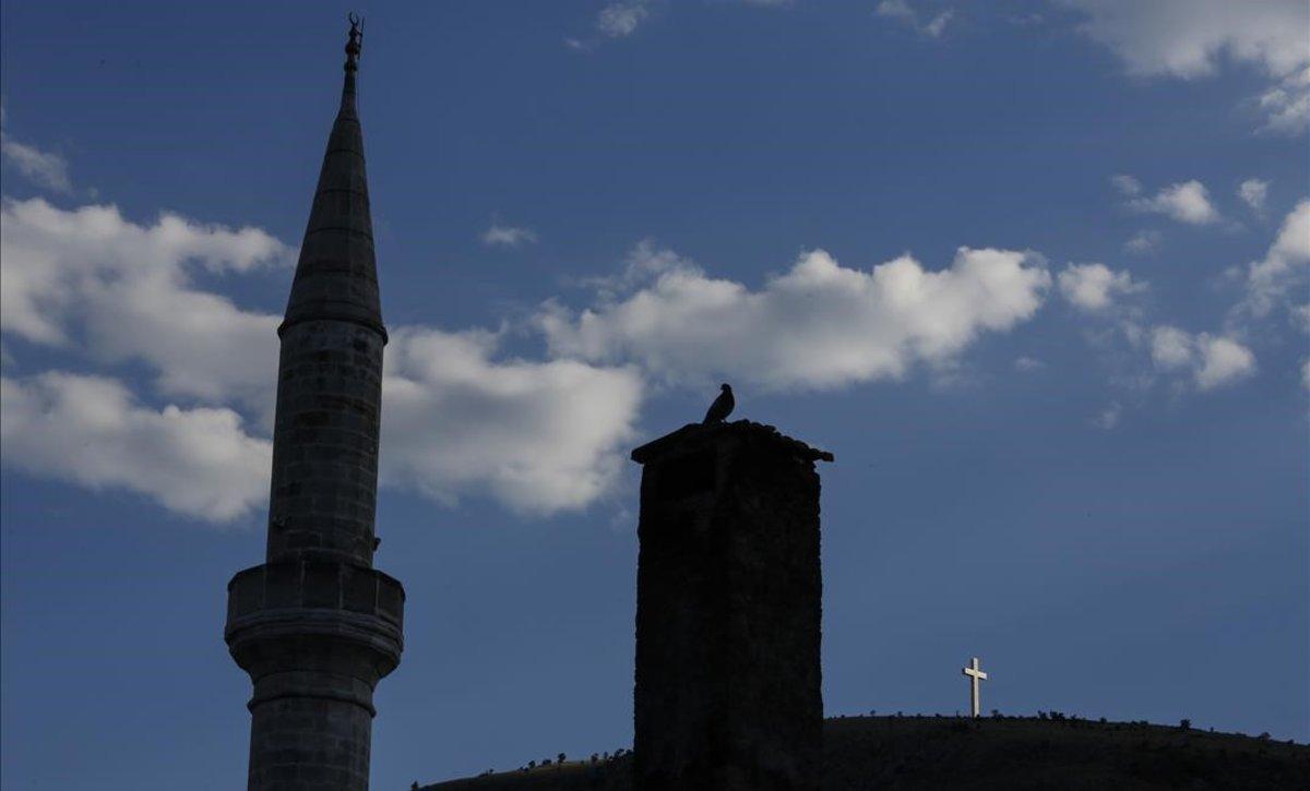 zentauroepp30507382 mostar bosnia y  herzegovina 14 7 2015  minarete de mezquita200623164346