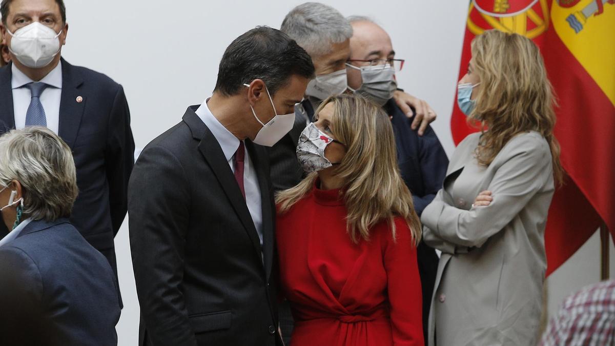 El presidente del Gobierno, Pedro Sánchez, y la vicepresidenta segunda, Yolanda Díaz.