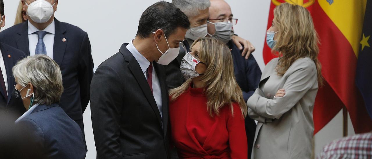 El presidente del Gobierno, Pedro Sánchez, y la vicepresidenta segunda, Yolanda Díaz.