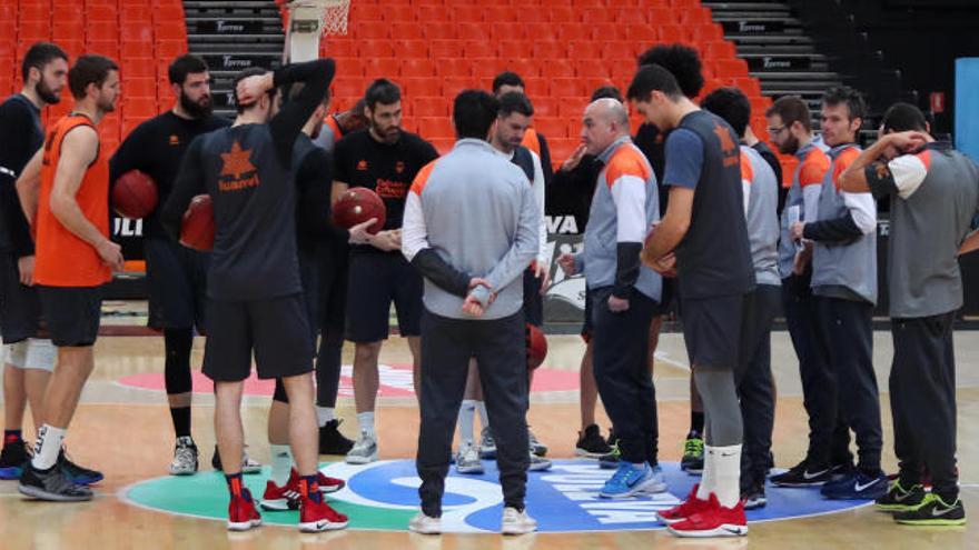 La plantilla taronja antes del viaje a Málaga