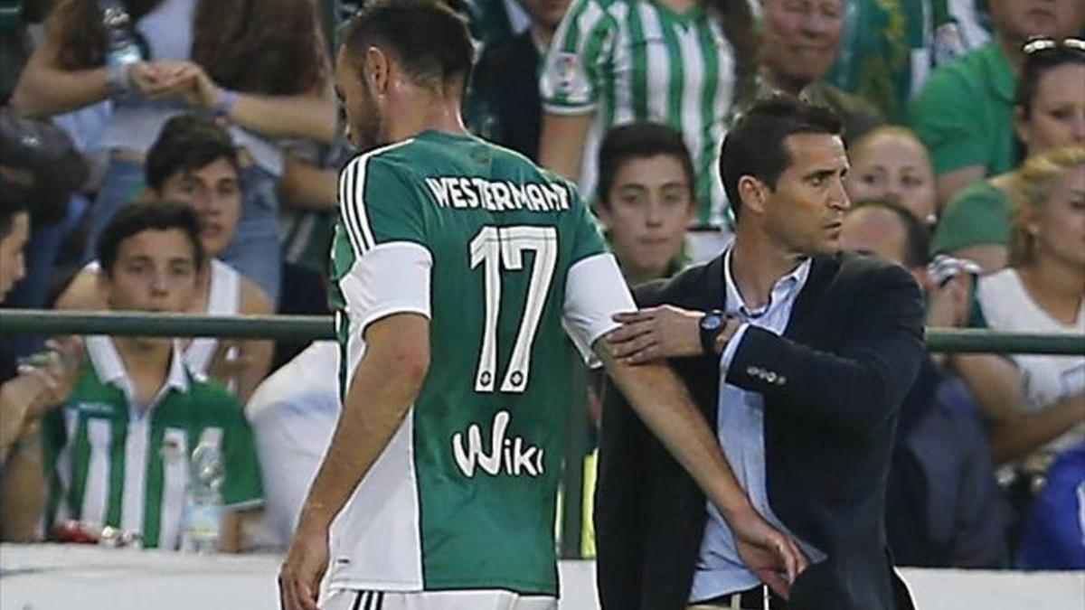 Merino cree que la expulsión de Westermann pudo ser justa pero mediatizó el partido