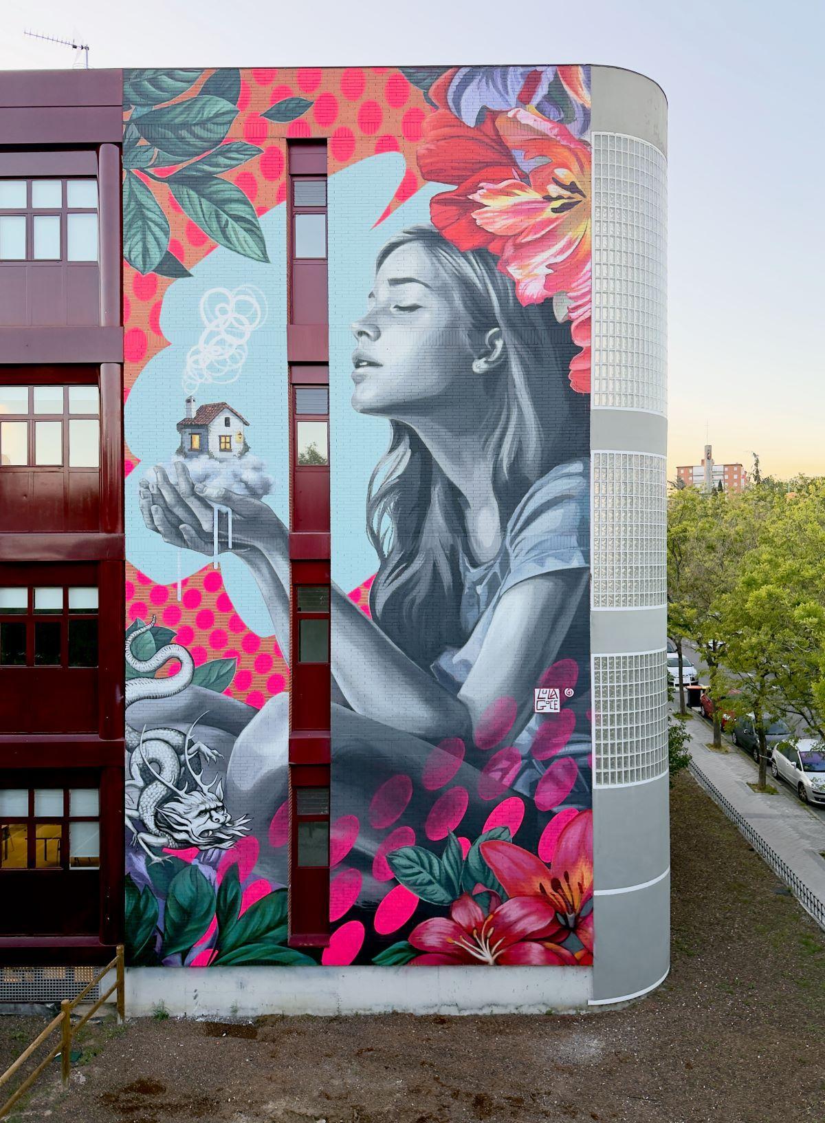 Imagen de un mural de Lula Goce en Madrid.