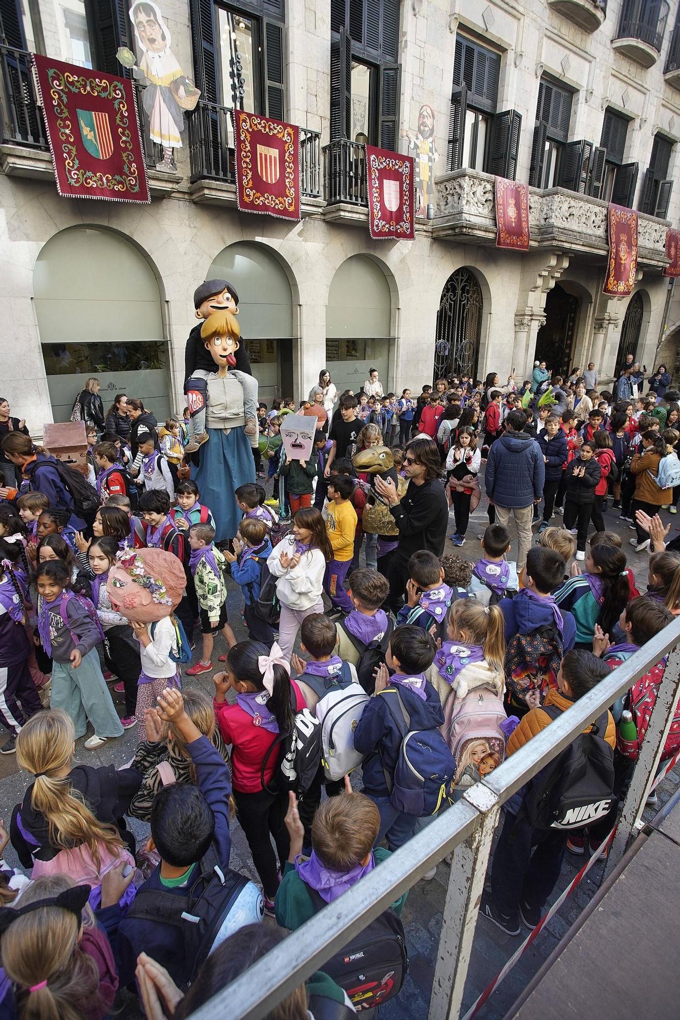 Les fotos de la cercavila d'escoles amb la Girona Marxing Band i els Gegantons de Girona