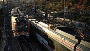 trenes-pasando-por-las-vias-que-seran-cubiertas-lhospitalet-1516299875231