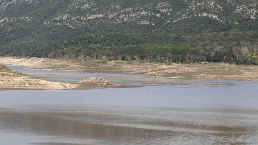 El pantà de Darnius-Boadella amb un increment de l'aigua arran de la pluja dels darrers dies.