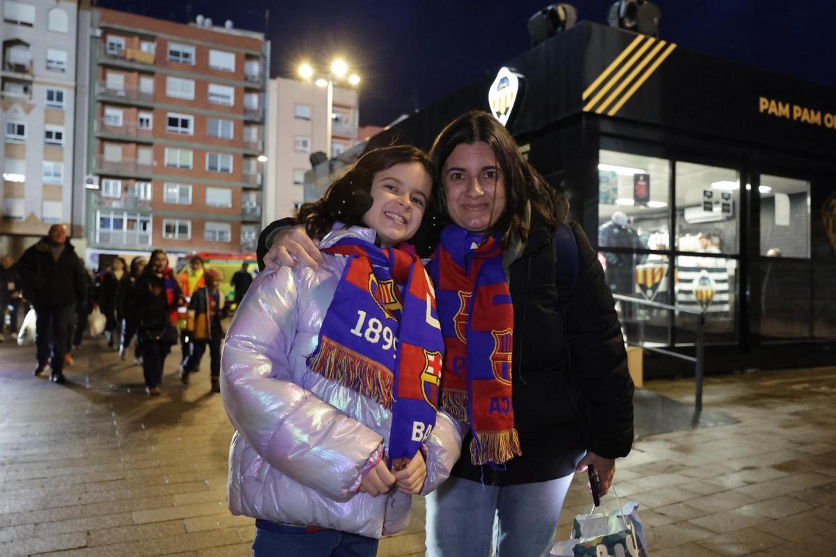 Galería | La lluvia respeta en el SkyFi Castalia y gran ambiente para ver el Barcelona-Athletic de la Supercopa