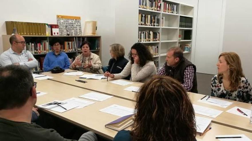 Imagen de la reunión de los representantes de doce biblioteca de la Vall d&#039;Albaida, la pasada semana.