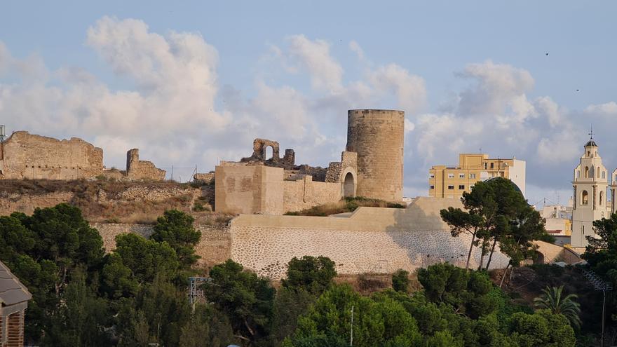 El castillo de Elda comienza a recibir visitas tras permanecer 13 años cerrado por su estado ruinoso