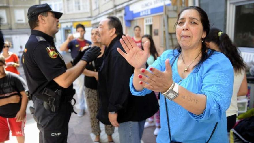 Una de las afectadas, ayer, por el desahucio. carlos pardellas