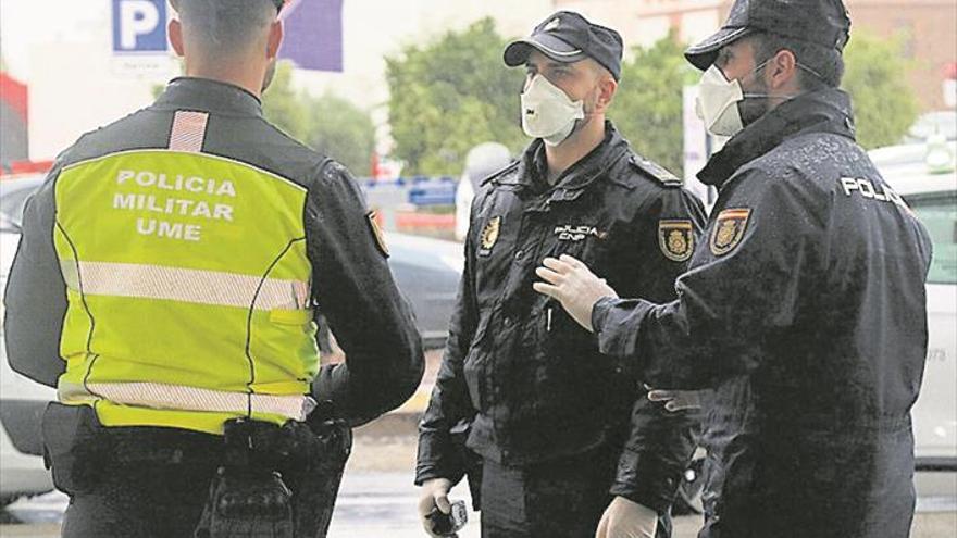 La policía pone más de 30 denuncias al día en Castelló y multa por comprar en familia