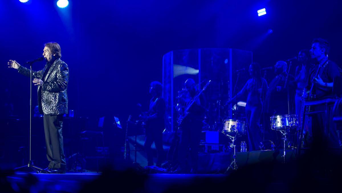Raphael en concierto en el Palau Sant Jordi.