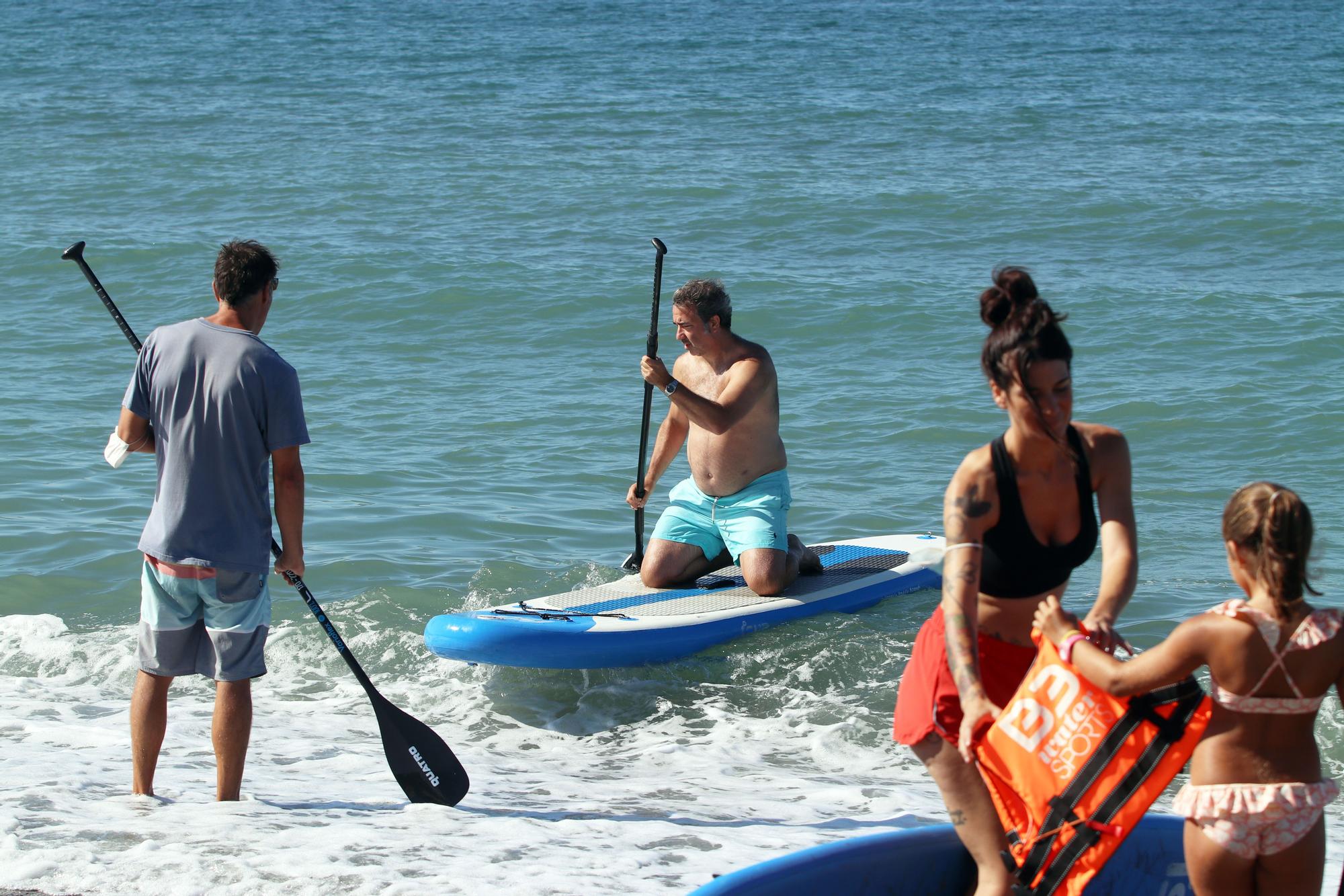 Aumenta la práctica de surf y paddel surf en las playas de Málaga