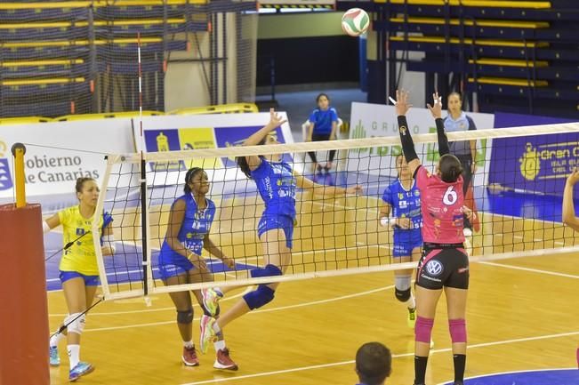 Partido de voleibol femenino entre IBSA y Haris