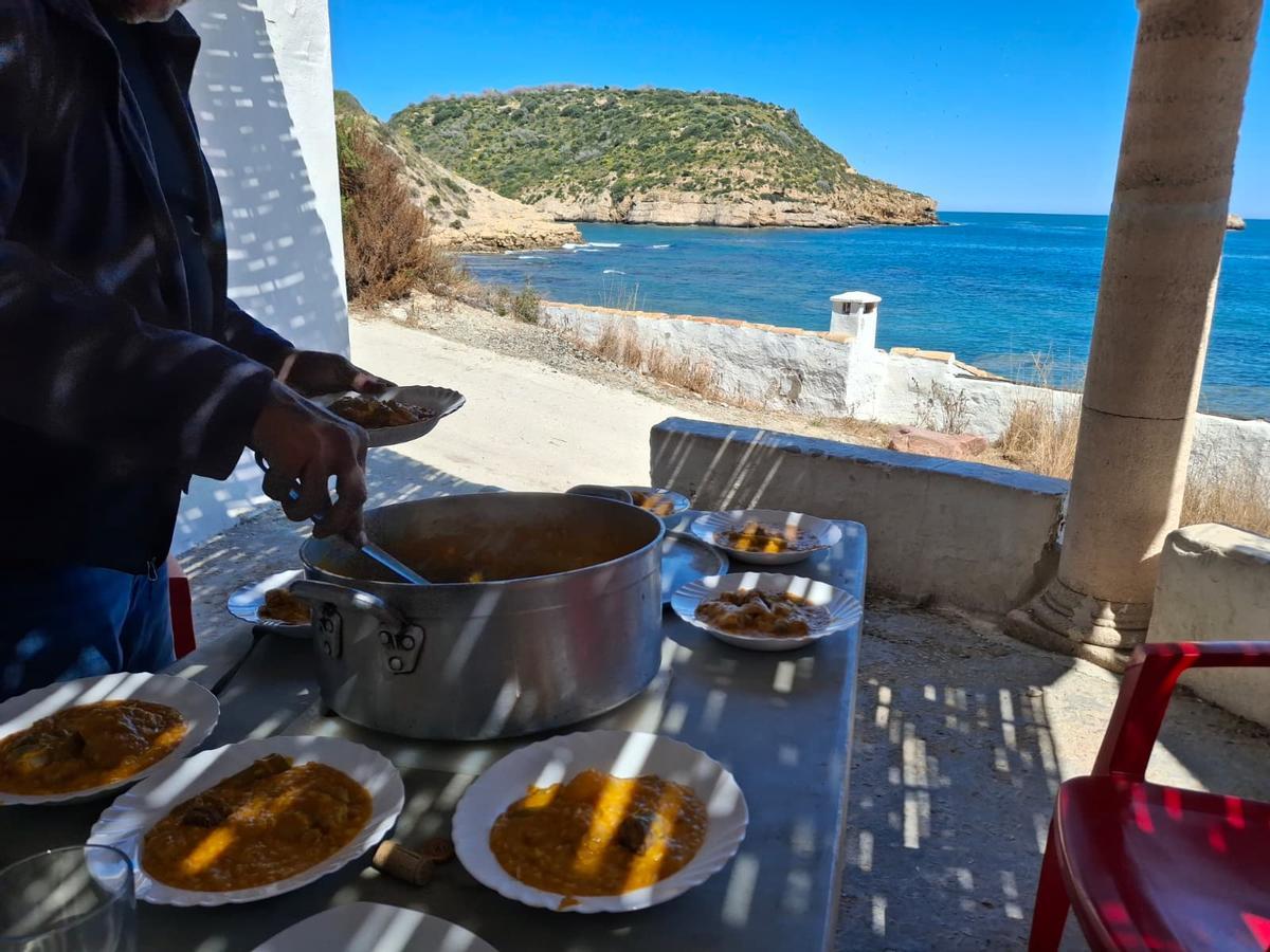 Nutritivo, sabroso y de compartir: el "arròs amb fava pelada" tiene esencia republicana
