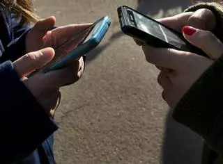 El Govern apuesta por un chat para prevenir el suicidio entre adolescentes