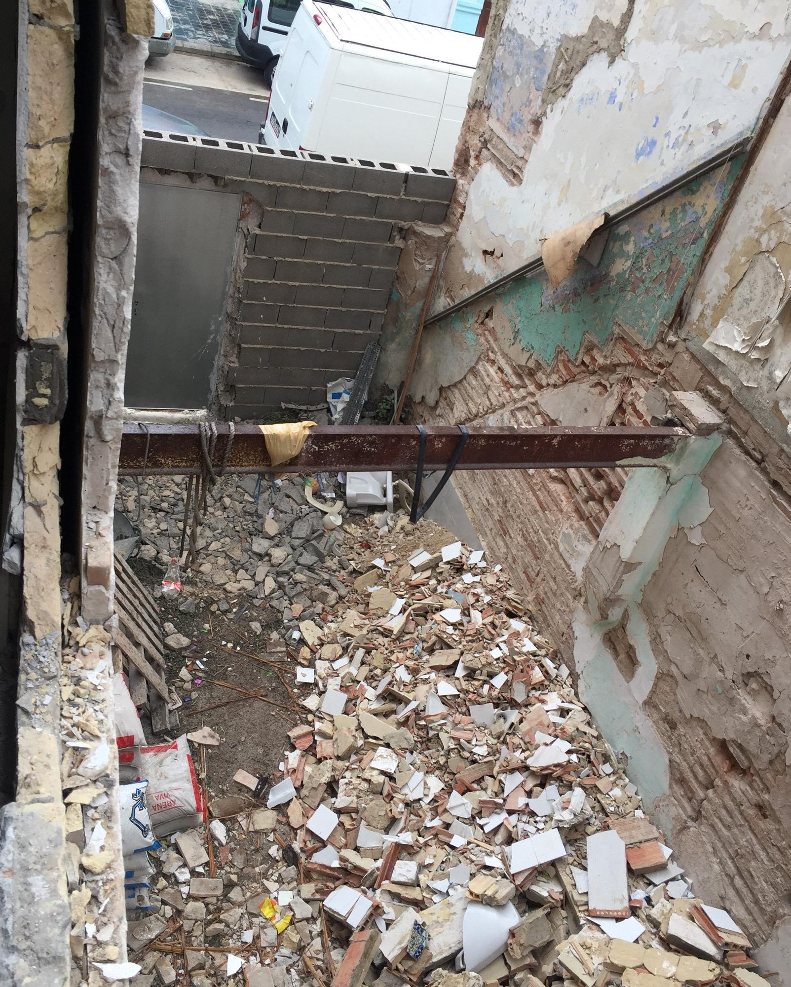 La curiosa vivienda antigua y moderna de la calle Barraca