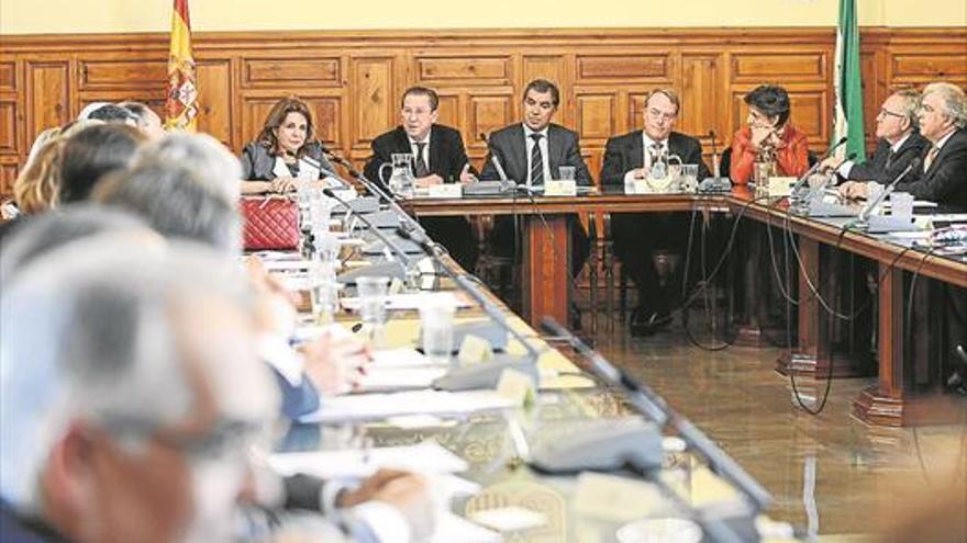 El TSJA y la Junta promueven la reorganización de los funcionarios