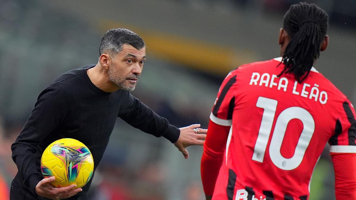 AC Milan’s head coach Sergio Conceicao  , AC Milan’s Rafael Leao during the Serie A soccer match between  Milan and Inter  at San Siro Stadium in Milan  , North Italy -   Sunday , February 2, 2025  . Sport - Soccer . (Photo by Spada/LaPresse)