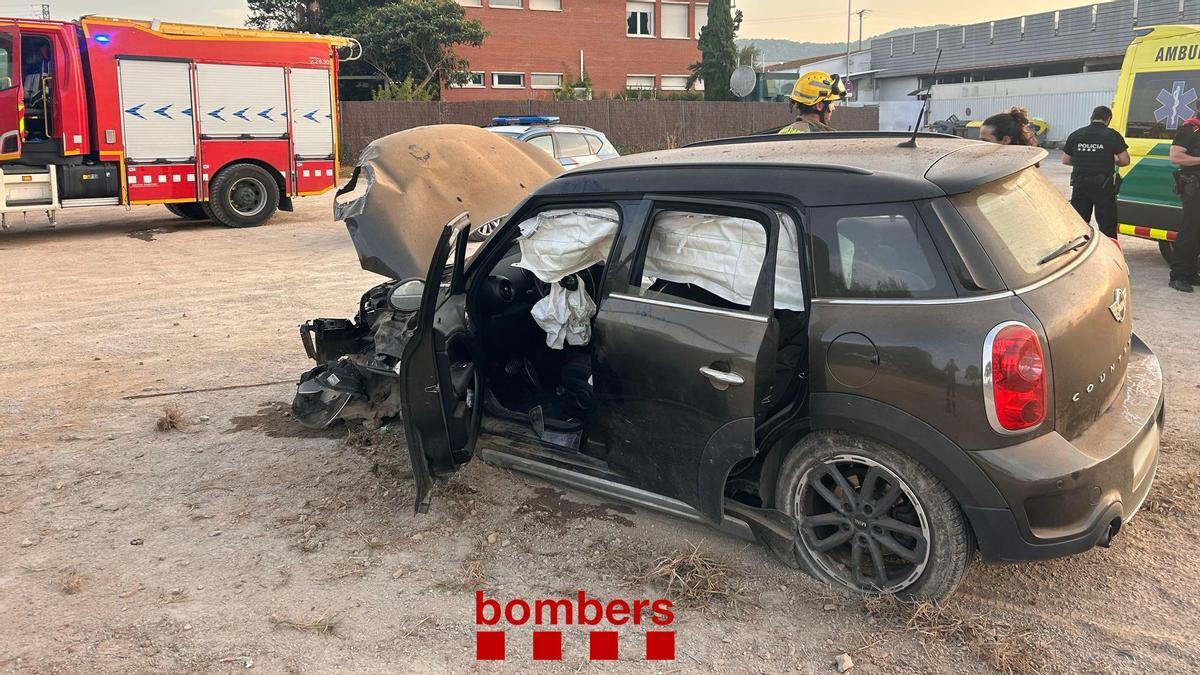 Cotxe accidentat a Torroella de Montgrí