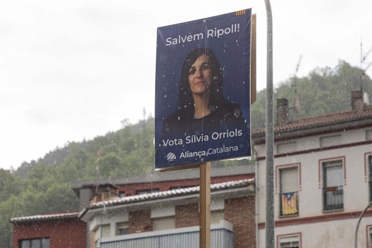 Cartel de Silvia Orriols en las elecciones municipales de 2023 en Ripoll.