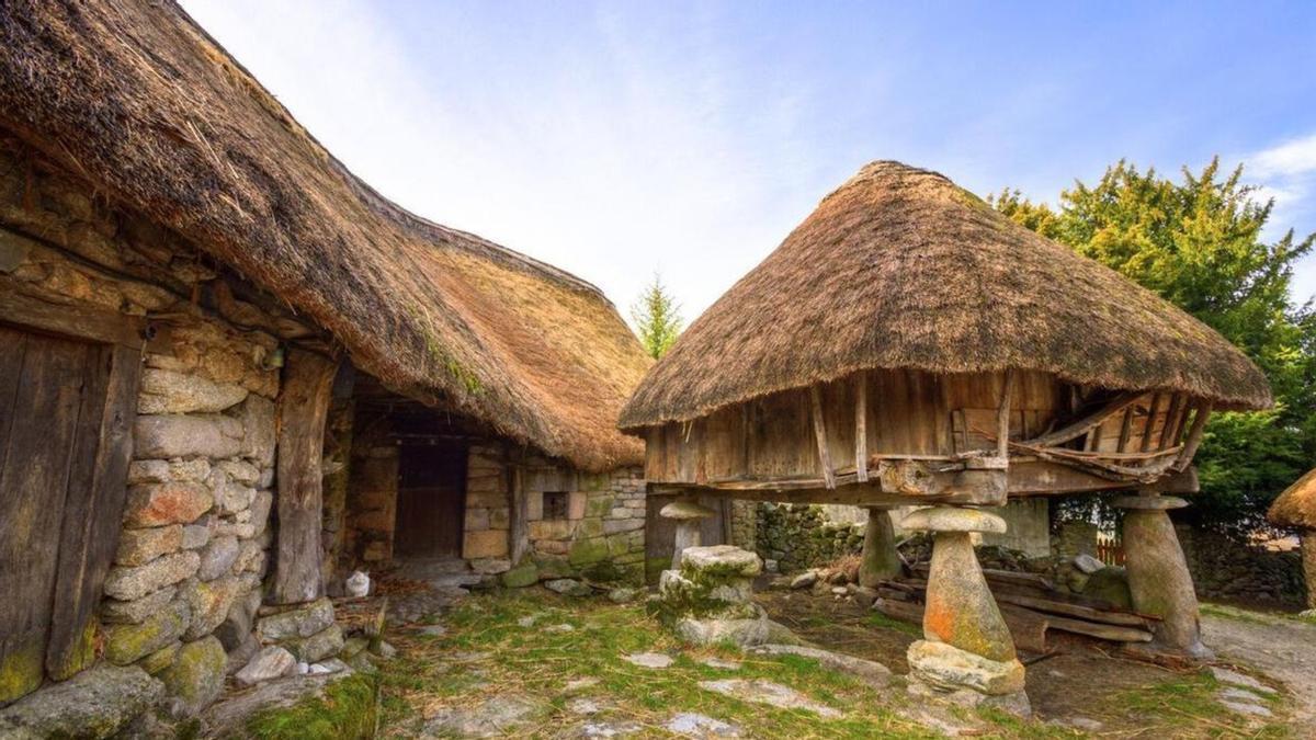 Aunos 1.300 metros de altitud, en un lugar remoto de la Galicia profunda, se esconde uno de esos sitios que no te esperas encontrar en España.