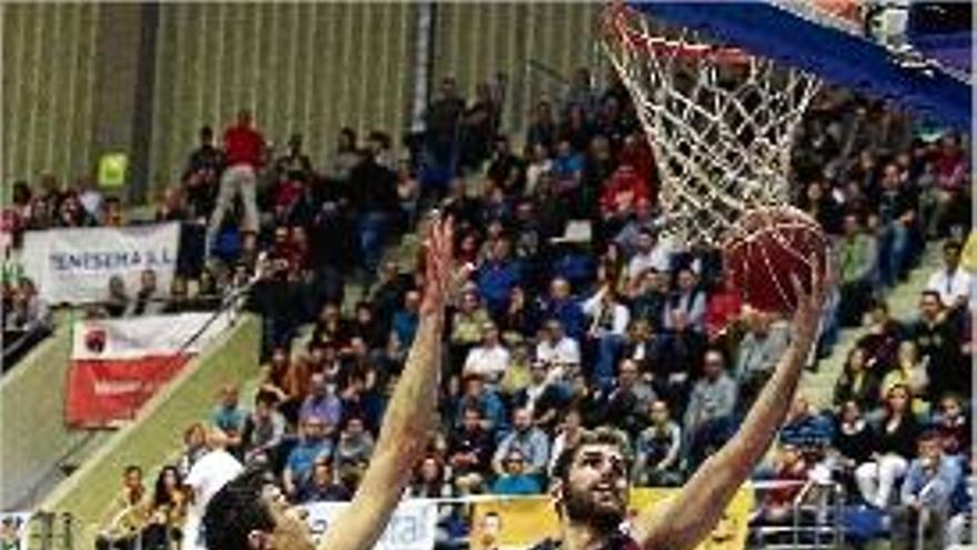 El Barça supera amb facilitat el Tenerife (64-83)