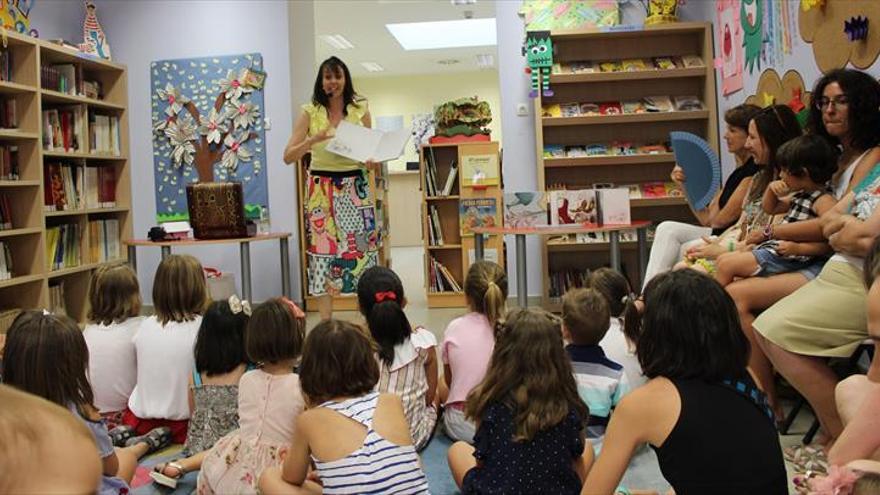 La biblioteca acerca cuentacuentos y talleres de poesía y escritura