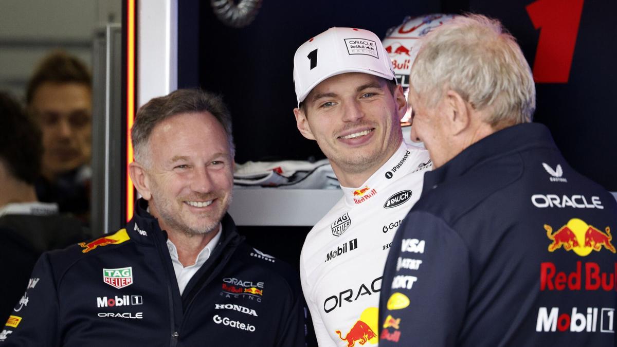 Max Verstappen, junto a Helmut Marko y Christian Horner
