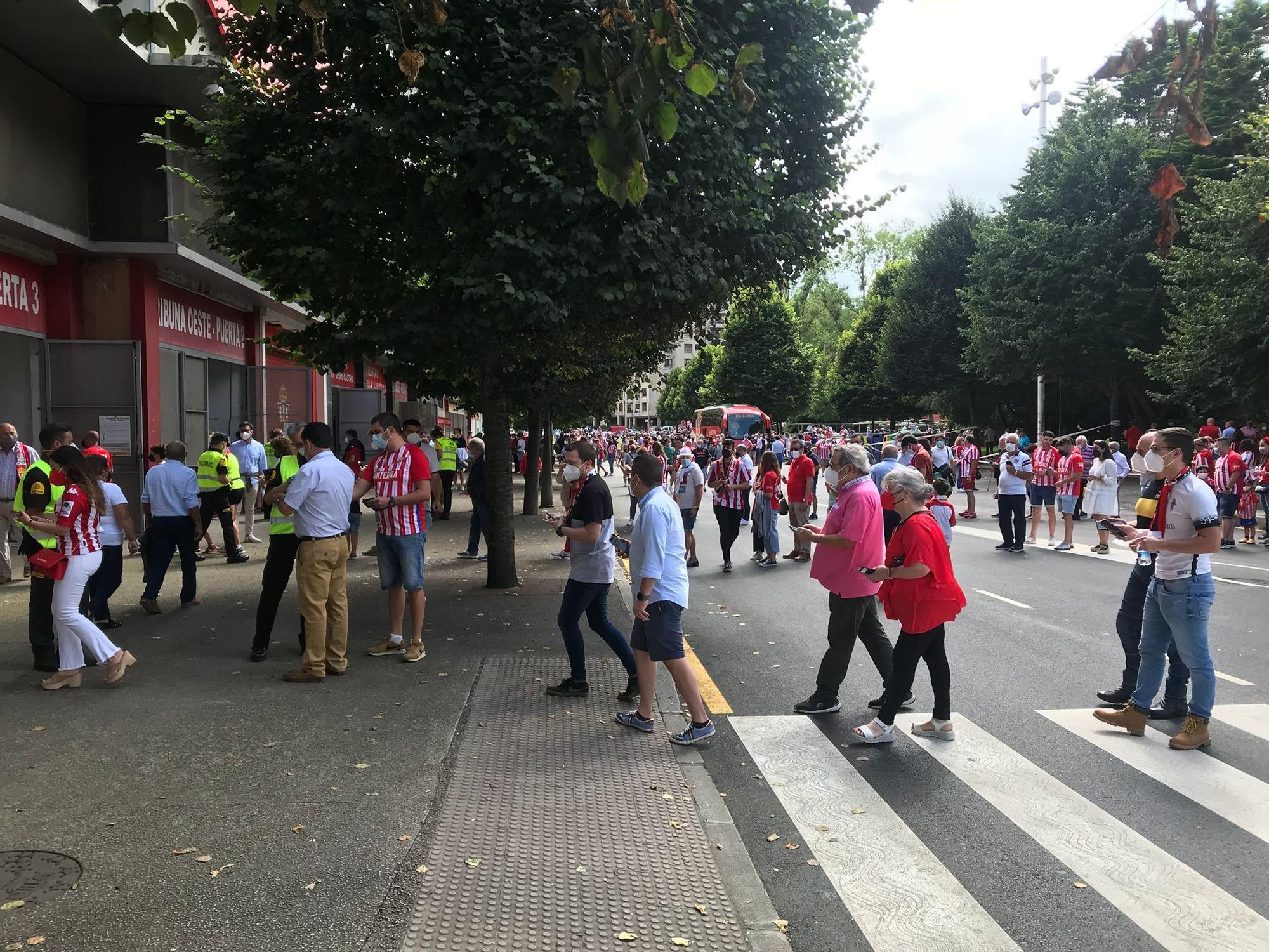 Galería de fotos: así volvió el público a El Molinón