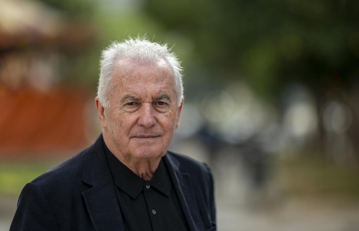 Víctor Manuel: «Els imbècils es recolzen mútuament, no es tallen» Víctor Manuel: «Els imbècils es recolzen mútuament, no es tallen»