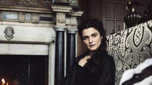 Rachel Weisz, en un fotograma de ’La favorita’.