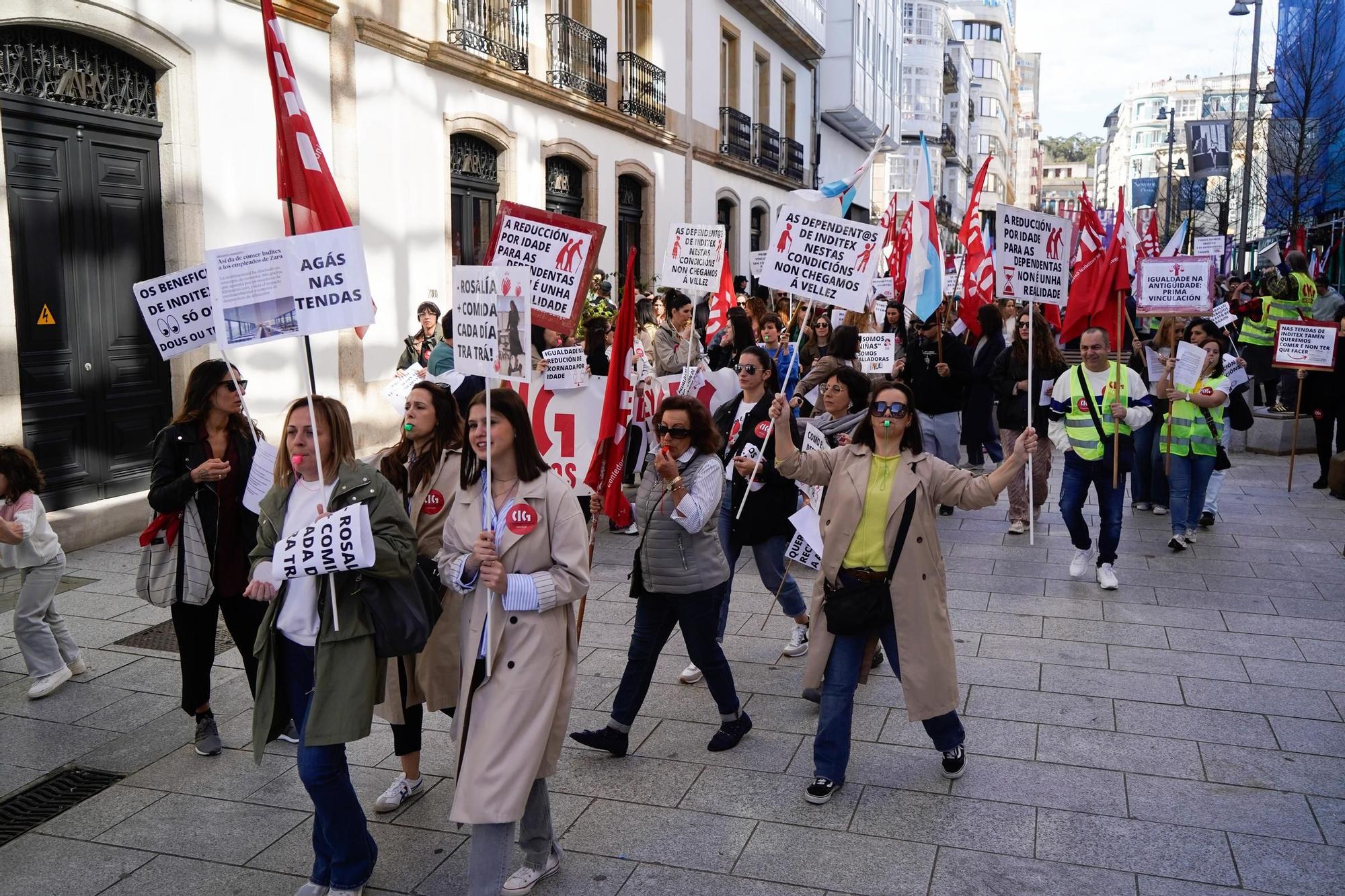 Más de 600 trabajadores de tiendas de Inditex protestan en A Coruña para exigir mejoras