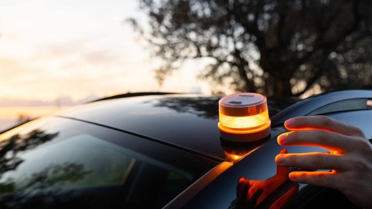 Modelo de luz de emergencia V16 que comercializa Osram.