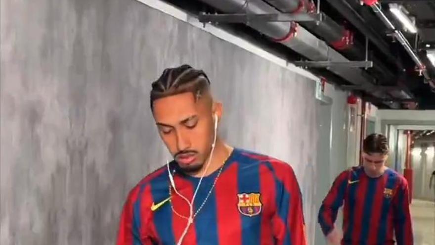 Los cracks del Barça lucen el estilo de Ronaldinho antes del partido