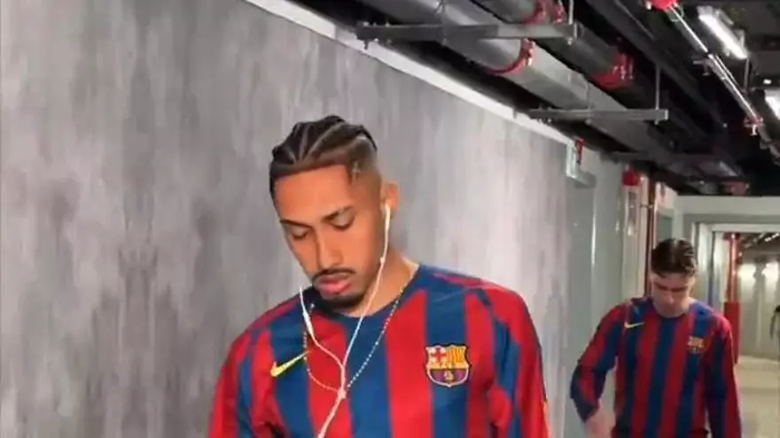 Los cracks del Barça lucen el estilo de Ronaldinho antes del partido