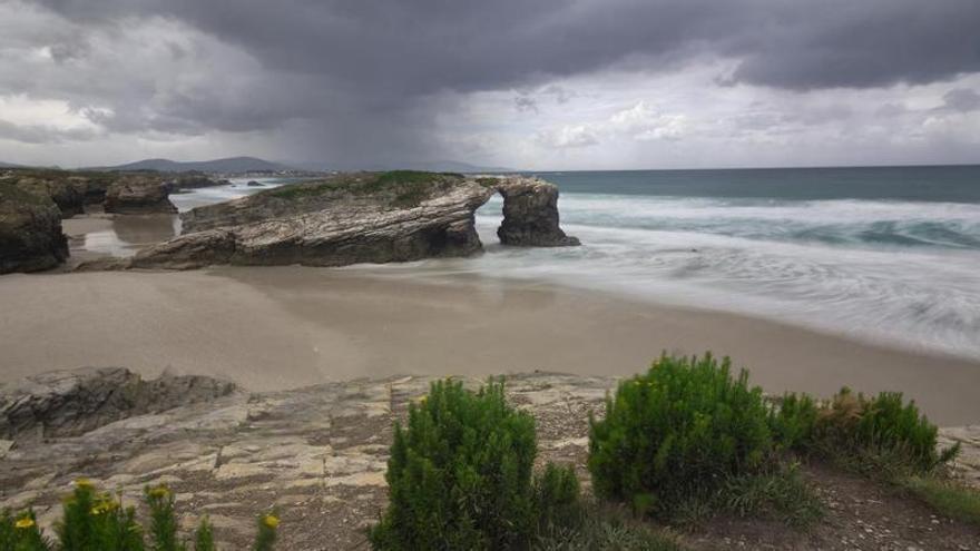 A praia das Catedrais, en Lugo, opta a mellor areal de España nun concurso que obvia o topónimo en galego
