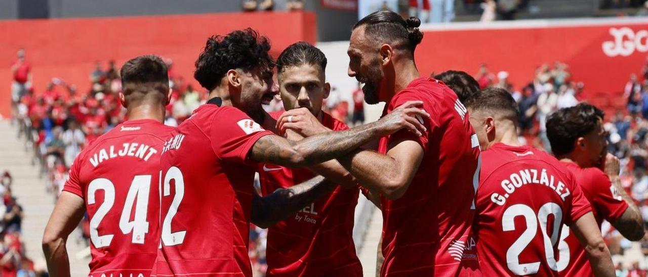 Los jugadores del Mallorca celebran el gol de Gio